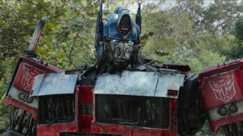 Optimus talking to the Autobots