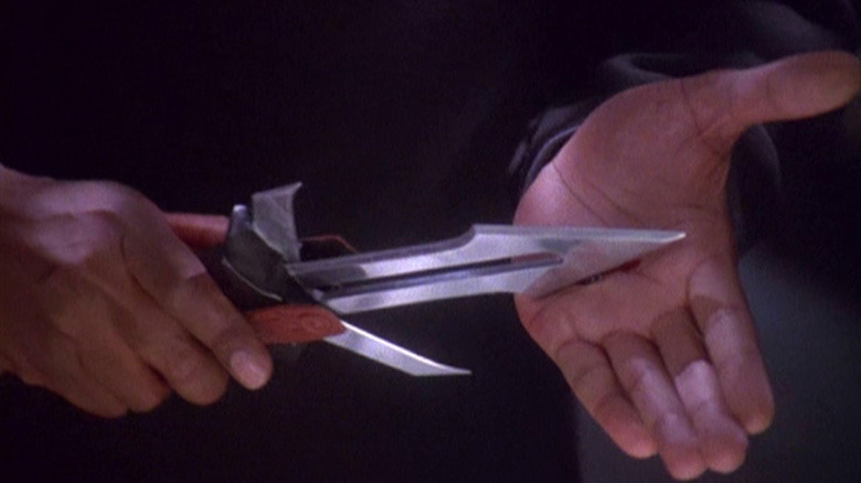 Sisko cuts his hand with a D'k tahg on Deep Space Nine