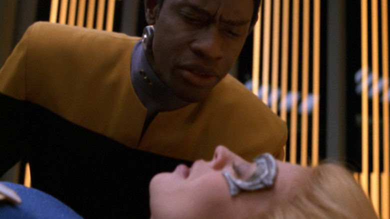 Tuvok mind-melds with Seven of Nine