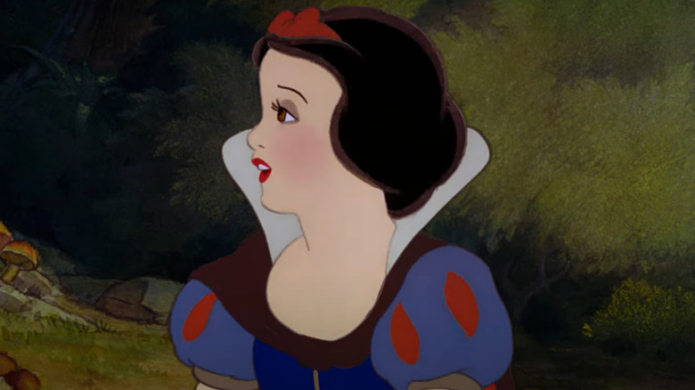 Snow White singing