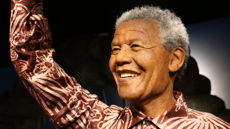 Nelson Mandela waving