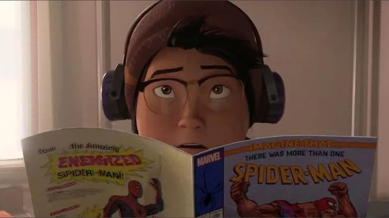 Ganke reading a Spider-Man comic 