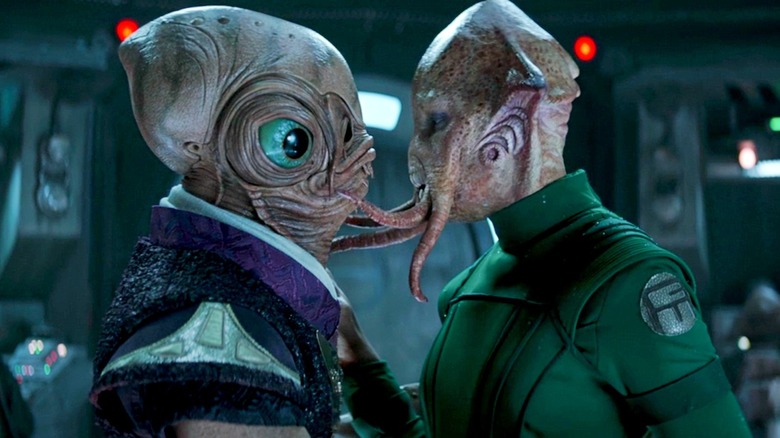 Two fish aliens kiss