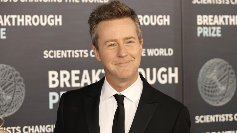 Edward Norton smiling at event