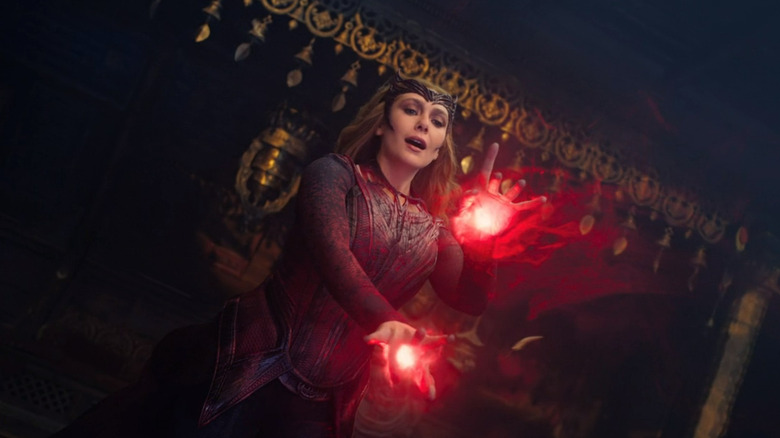 Wanda Maximoff casting magic