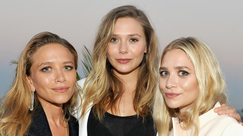 Elizabeth with Mary-Kate and Ashley in 2016