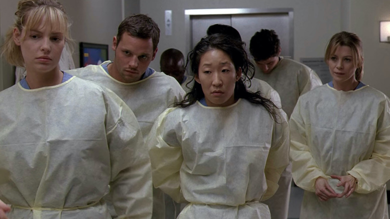 Izzie, Alex, Christina, and Meredith wearing yellow scrubs