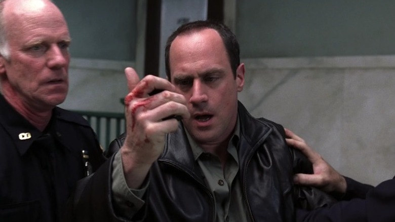 Elliot Stabler bloody hand