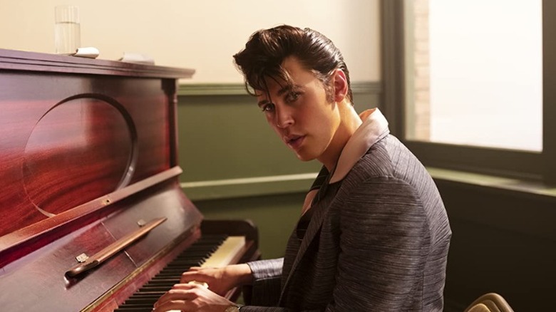 Elvis playing piano 