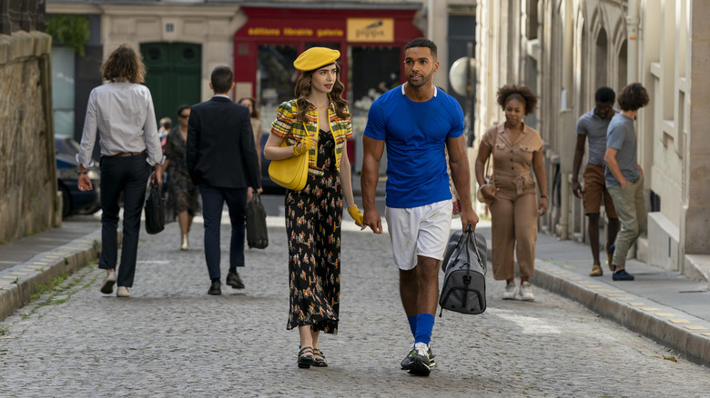 Emily Cooper (Lily Collins) and Alfie (Lucien Laviscount) walk in the street