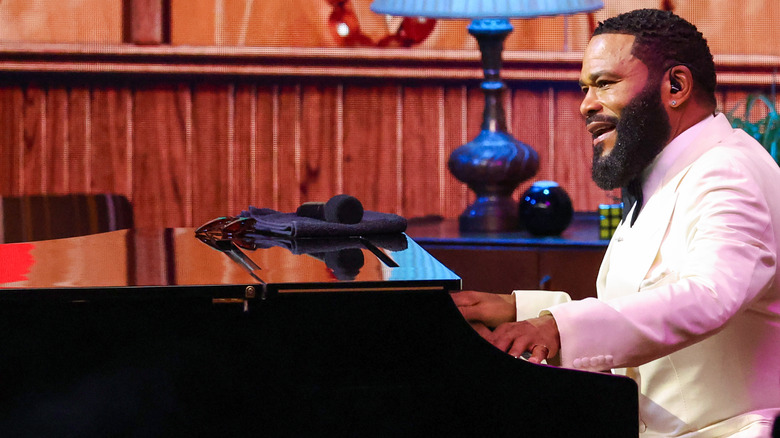 Anthony Anderson at the piano