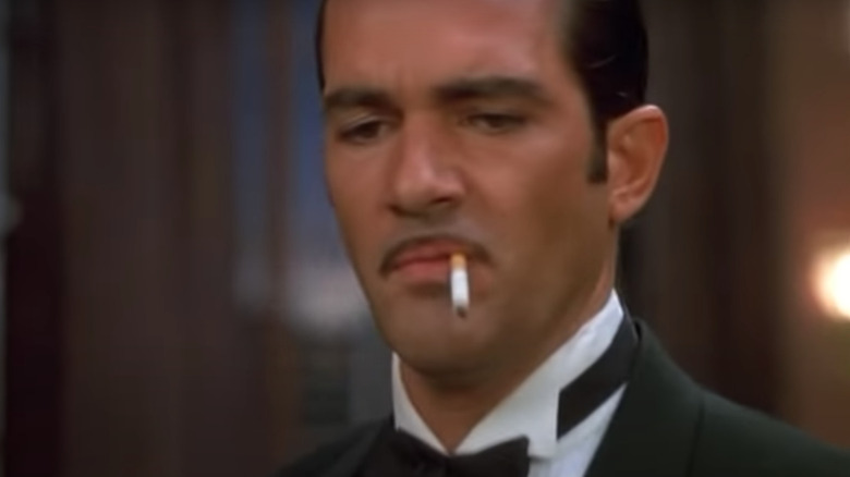 antonio banderas smoking cigarette