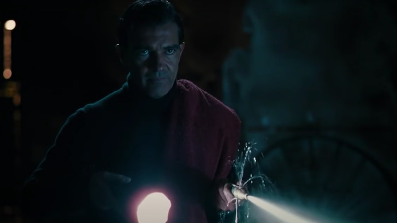 antonio banderas with flashlight and hose