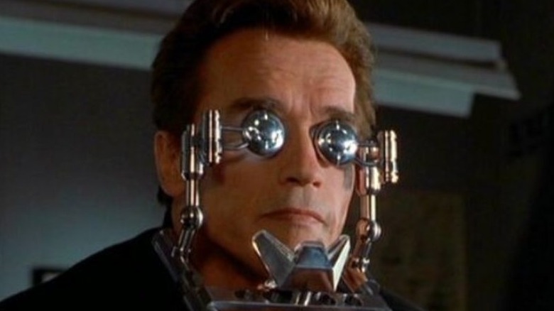 Arnold in a sci fi device