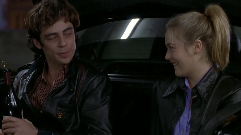 Benicio Del Toro and Alicia Silverstone in "Excess Baggage"