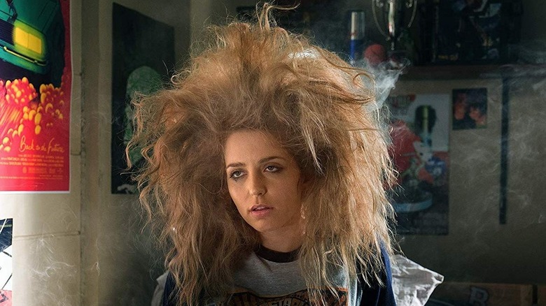 Jessica Rothe with frazzled puffball hairdo