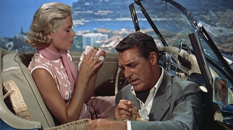 Grace Kelly and Cary Grant eat in a car