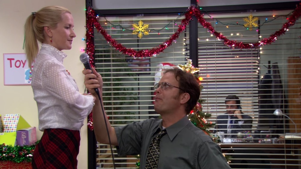 Angela Kinsey and Rainn Wilson in The Office