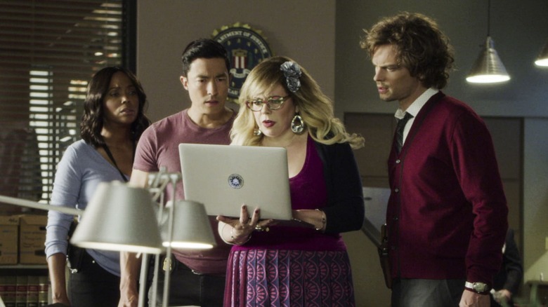 Lewis, Simmons, Garcia and Reid hovering over laptop Criminal Minds