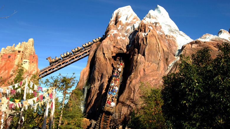 Steep descent down expedition everest