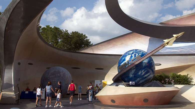 mission space outside the ride