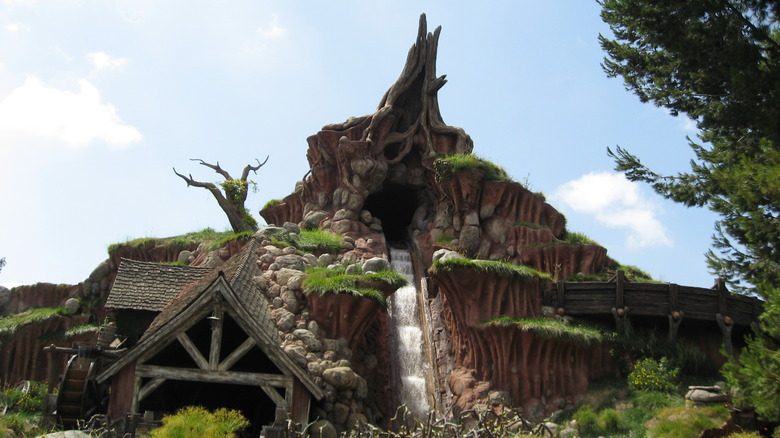 Splash Mountain at Disneyland - Cropped