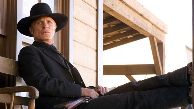 Ed Harris holds a gun