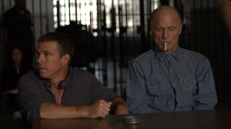 Ed Harris smokes in jail