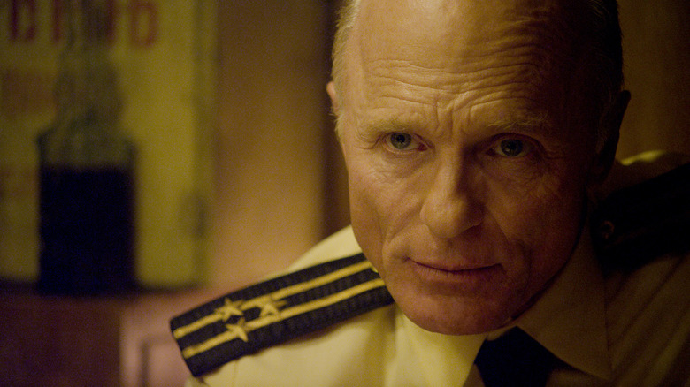 Ed Harris wears a Navy uniform