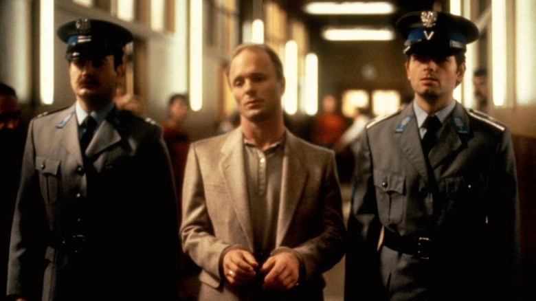 Ed Harris gets escorted by police