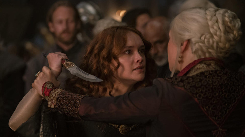 Alicent stabs Rhaenyra