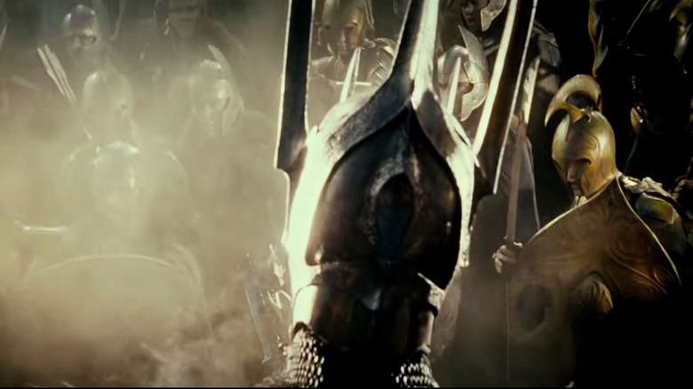 Sauron from behind faces soldiers