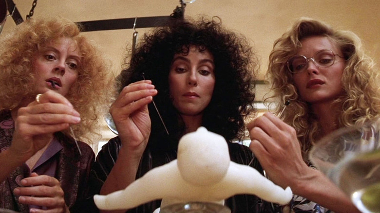 Cher, Susan Sarandon, and Michelle Pfeiffer perform voodoo