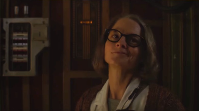 Jodie Foster checking in on a client Hotel Artemis