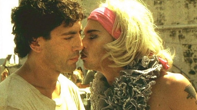 Bon Bon kisses Reinaldo in "Before Night Falls" (2000)