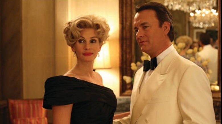 Julia Roberts and Tom Hanks in formalwear 