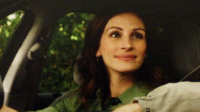 Julia Roberts smiling while looking out a car window