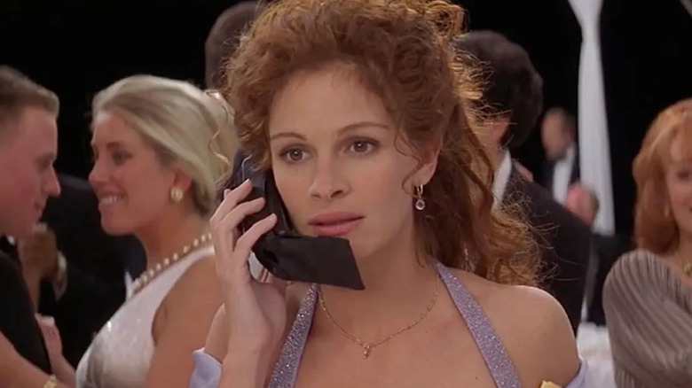 Julianne Potter speaks on the phone in "My Best Friend's Wedding" (1997)