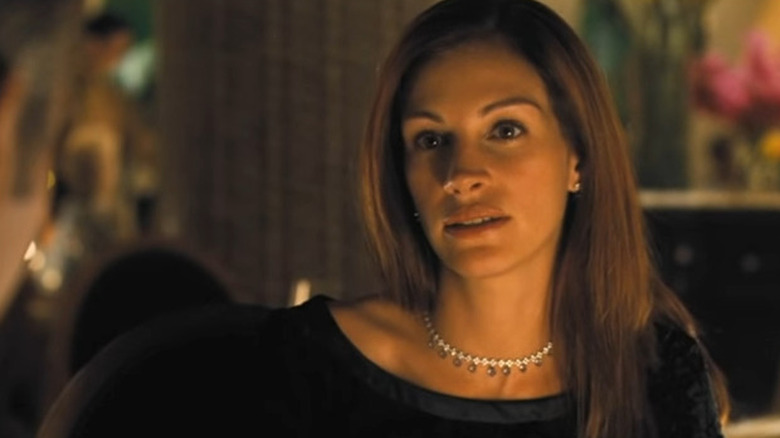 Tess speaks to Danny in "Ocean's Eleven" (2001)