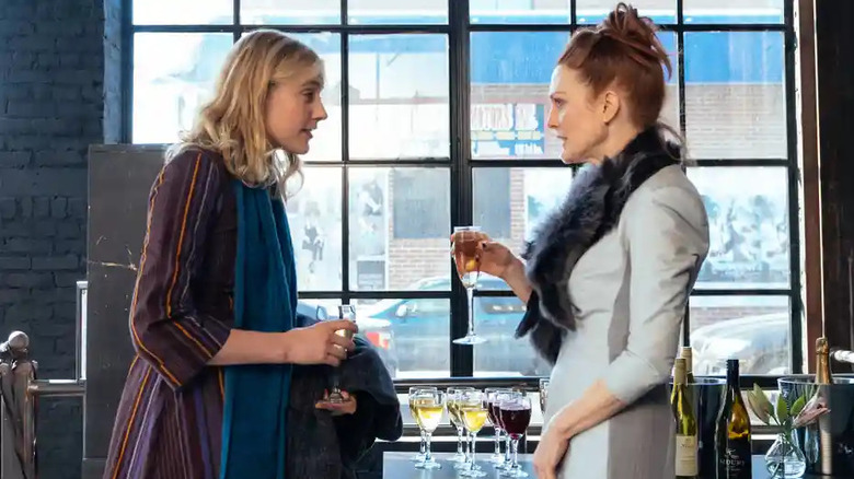 Maggie and Georgette arguing in "Maggie's Plan" (2015)