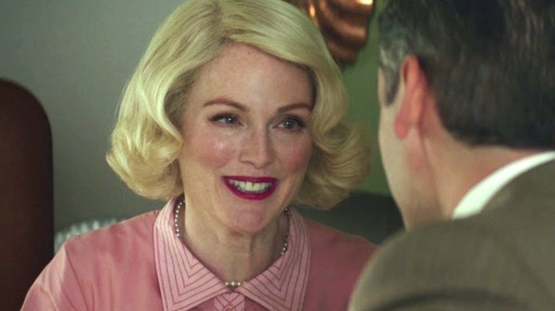 Margaret smiles wide in "Suburbicon" (2017)