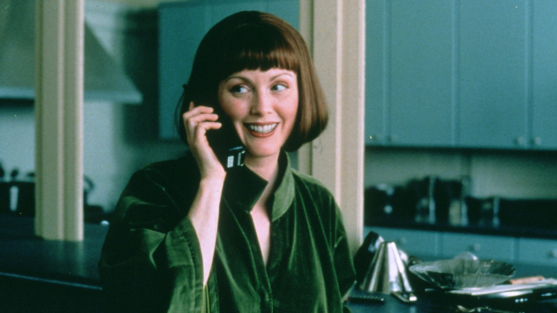 Julianne Moore holding telephone