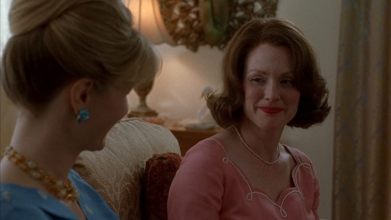 Julianne Moore looking at laura dern