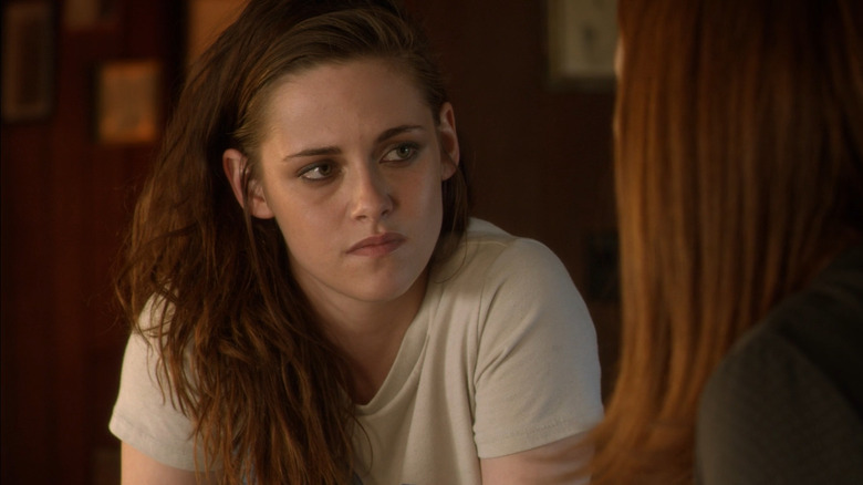 Kristen Stewart looks at Julianne Moore