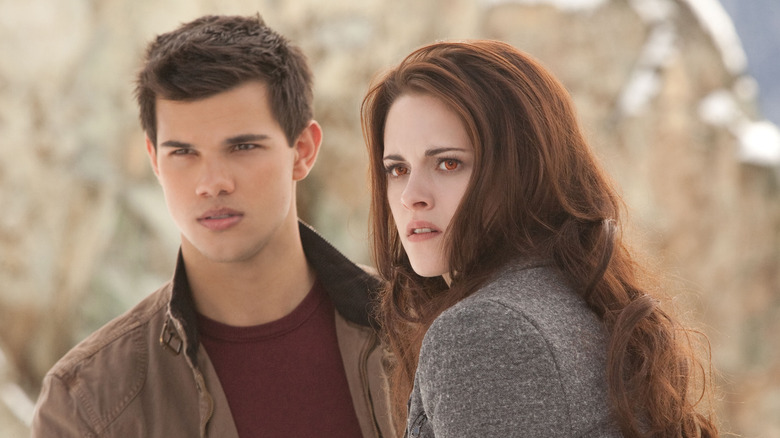 Kristen Stewart red eyes Taylor Lautner smolders