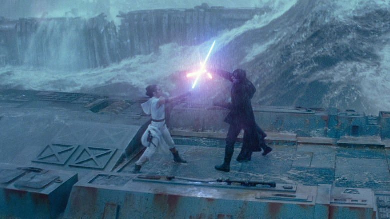 Rey and Kylo duel on the ruins of the death star 