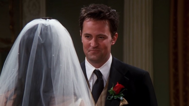 Chandler marries Monica