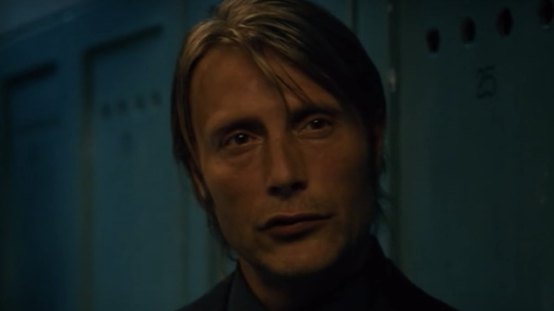 Mads Mikkelsen in alleyway