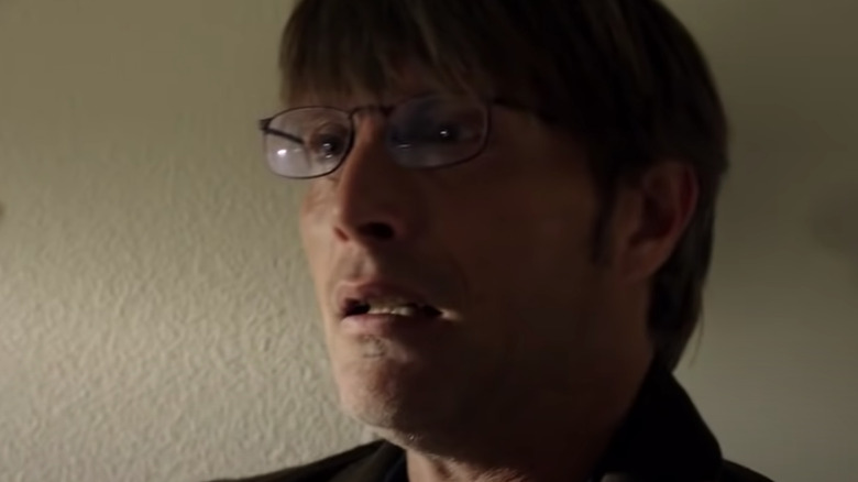 Mads Mikkelsen in glasses