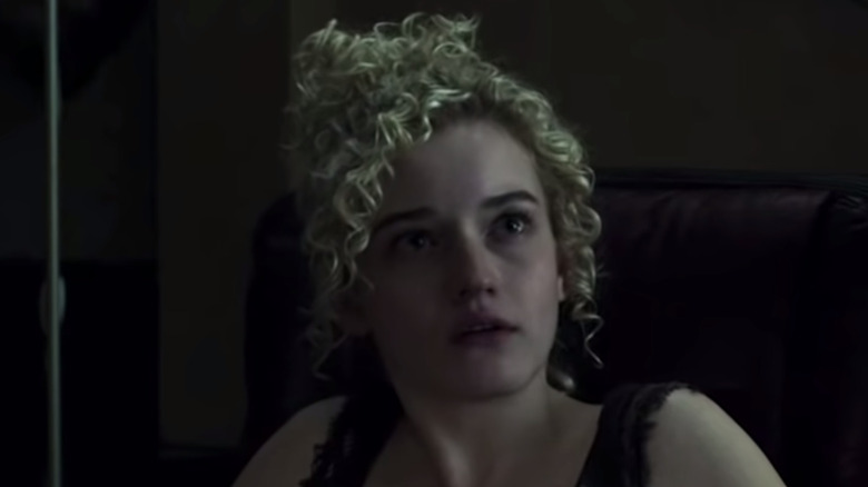 Julia Garner curly hair